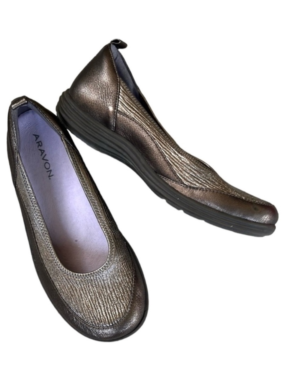 EUC ARAVON Leather Comfort Flats Pewter Size 8